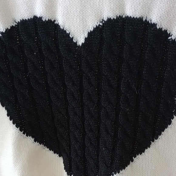 B) Chic Cream Sweater with BlackHeart Design - Picture 4 of 4